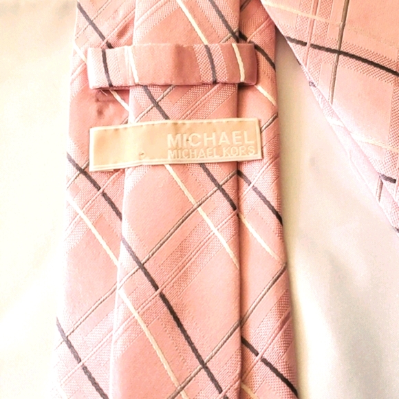 Michael Kors Pink Tie - Picture 4 of 8